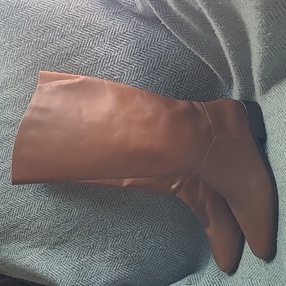 Size 9.5 tan boots